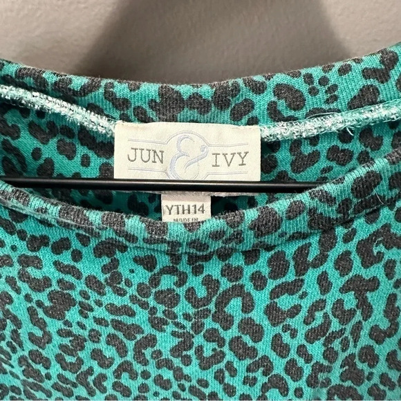 Francesca's Jun &‎ Ivy teal and black cheetah print sweater. Youth 14 - Picture 6 of 6